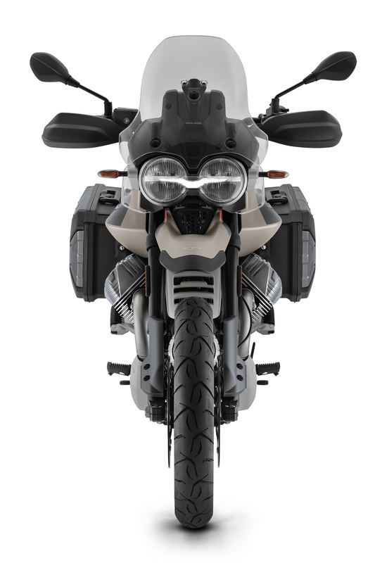 Moto-Guzzi_V85-TT-Travel_Bronzo-Deserto_Frontale_acc-533x800